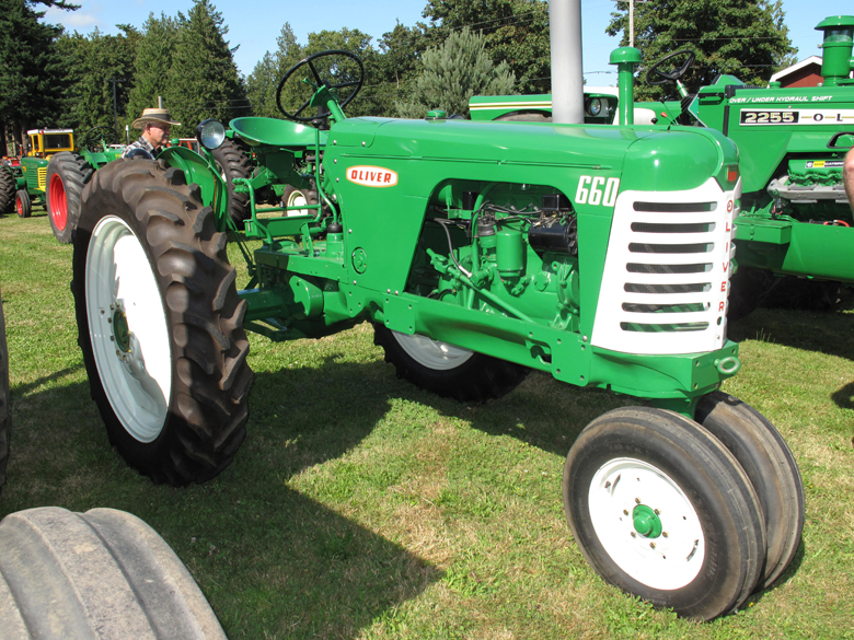 Oliver 660 tractor engine
